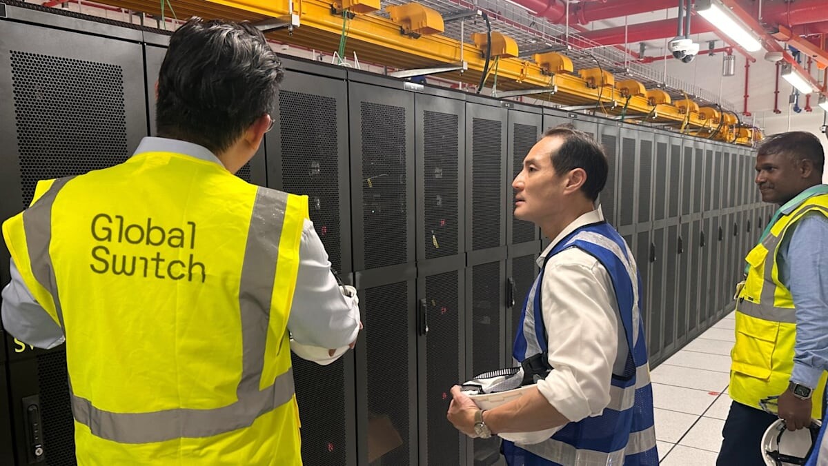 Tan Kiat How visiting Global Switch data centre for Digital Infrastructure Bill
