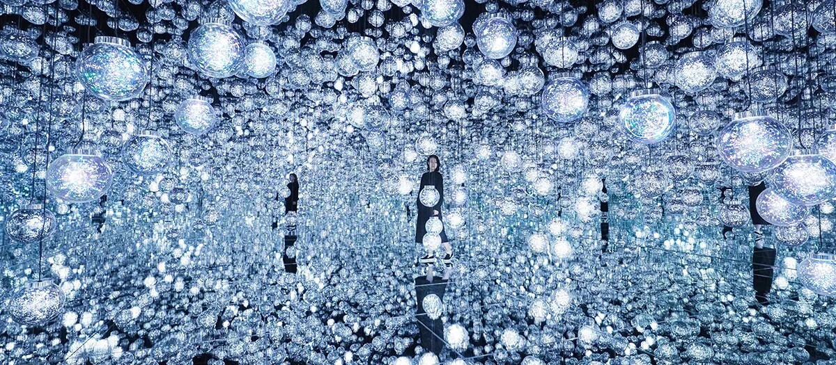 Glowing mirrored orbs in teamLab Borderless Bubble Universe at Azabudai Hills