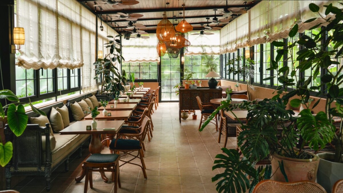 Tembusu air-conditioned dining room at Botanic Gardens where pets are allowed