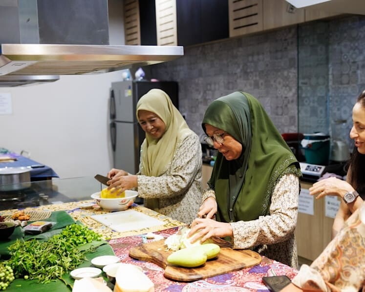 Orang Laut SG founder Firdaus Sani's mother and aunt, who cook and run the floor at Terumbu