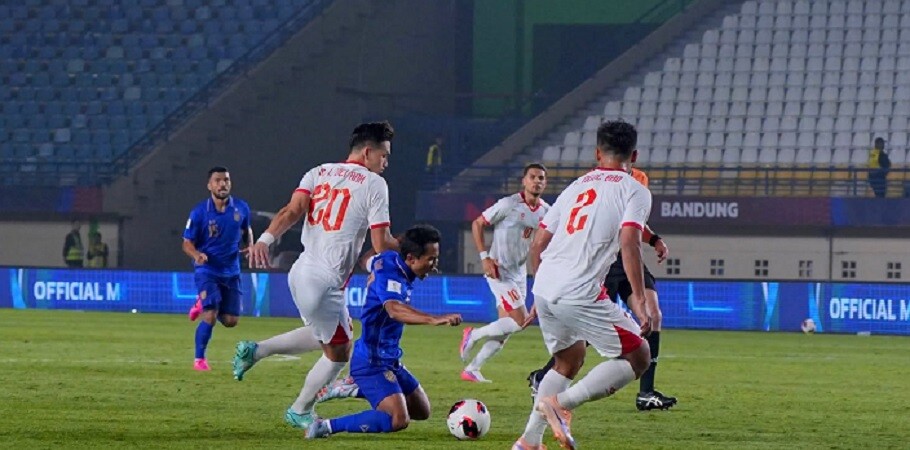 Thailand player goes down among Vietnam defenders at Si Jalak Harupat Stadium in Bandung