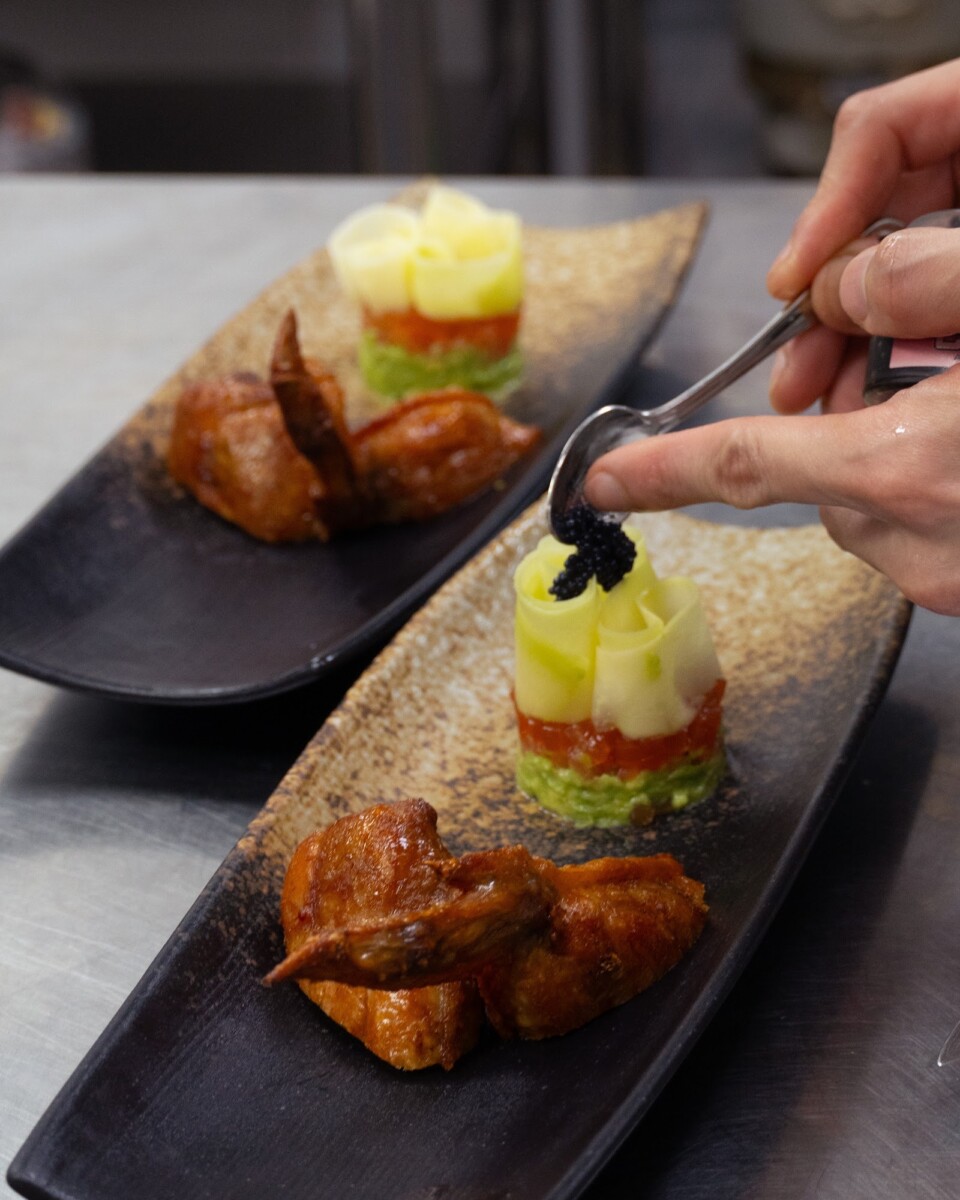 Chef Gust and Chef Snow preparing dishes together at Thanying