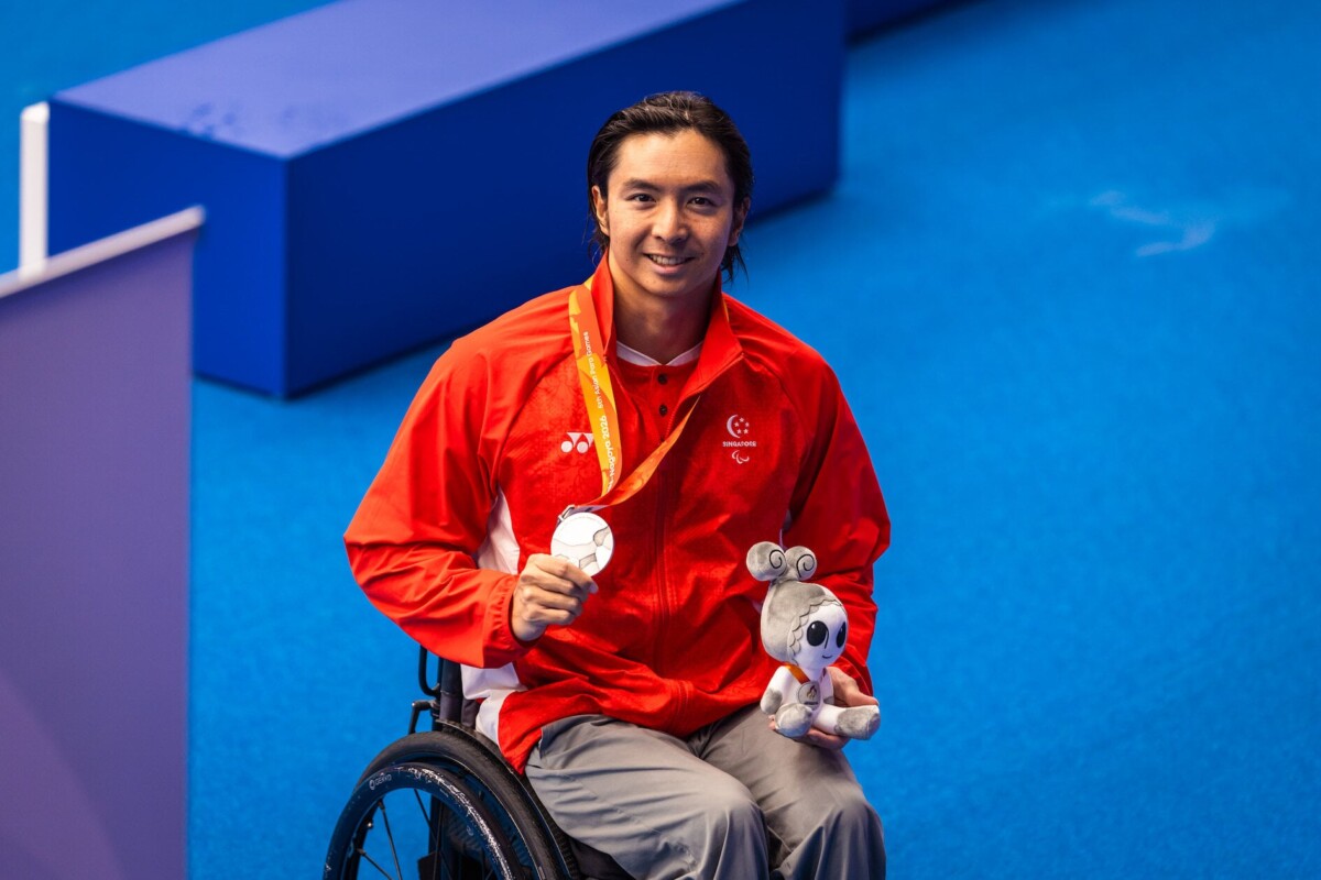 Toh Wei Soong with his 100m backstroke S7 silver medal at the Asian Para Games