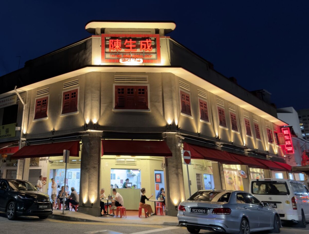 Tan Ser Seng Herbal Soup corner shophouse at Lorong Bachok, Geylang, at night