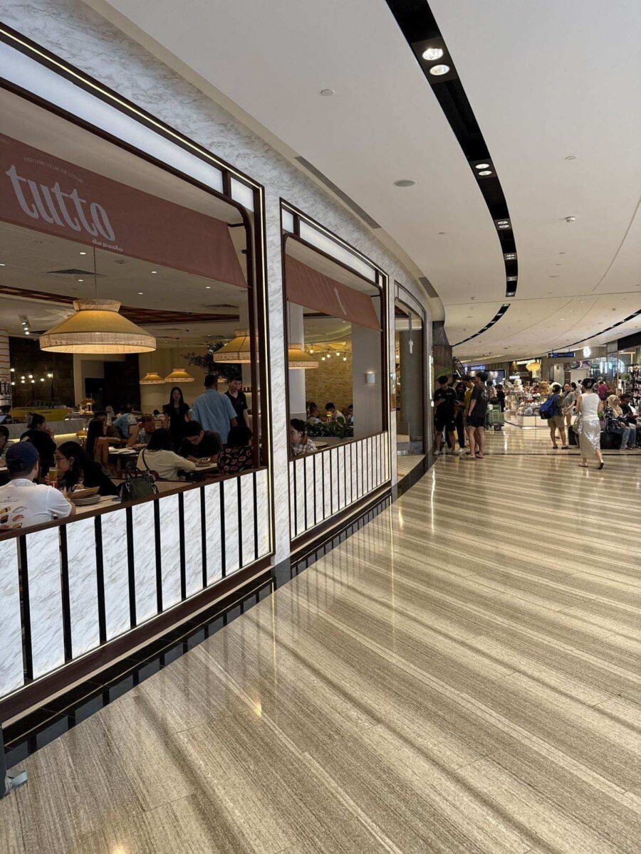 Queue outside Tutto by Da Paolo at Jewel Changi Airport on a Sunday evening