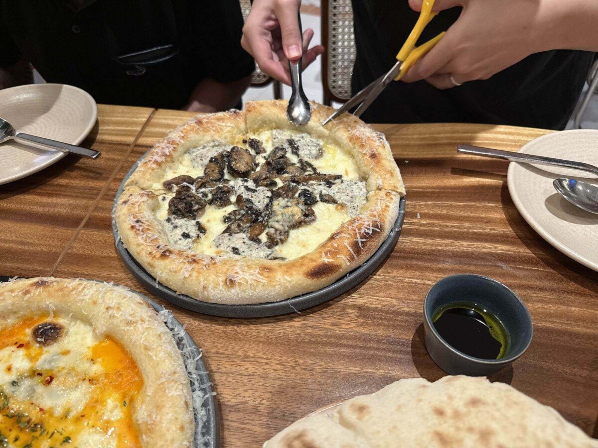 Pizza scissors used to cut Neapolitan pizza at Tutto by Da Paolo Jewel Changi
