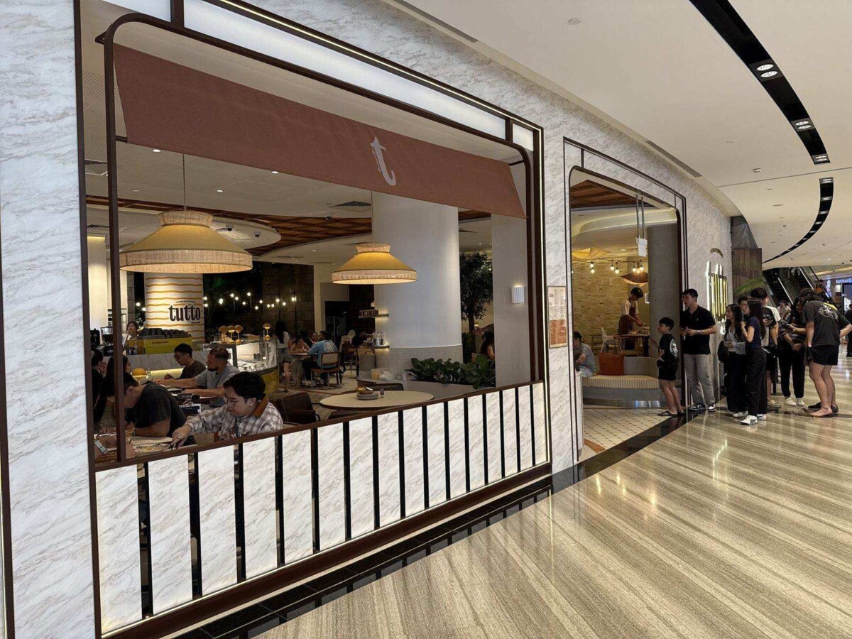 Tutto by Da Paolo storefront at Jewel Changi Level 2 with marble-and-bronze frame