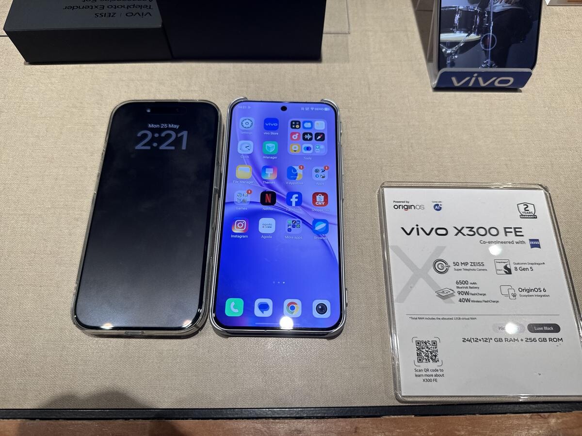 vivo X300 FE demo units side by side with spec card showing Snapdragon 8 Gen 5 specs