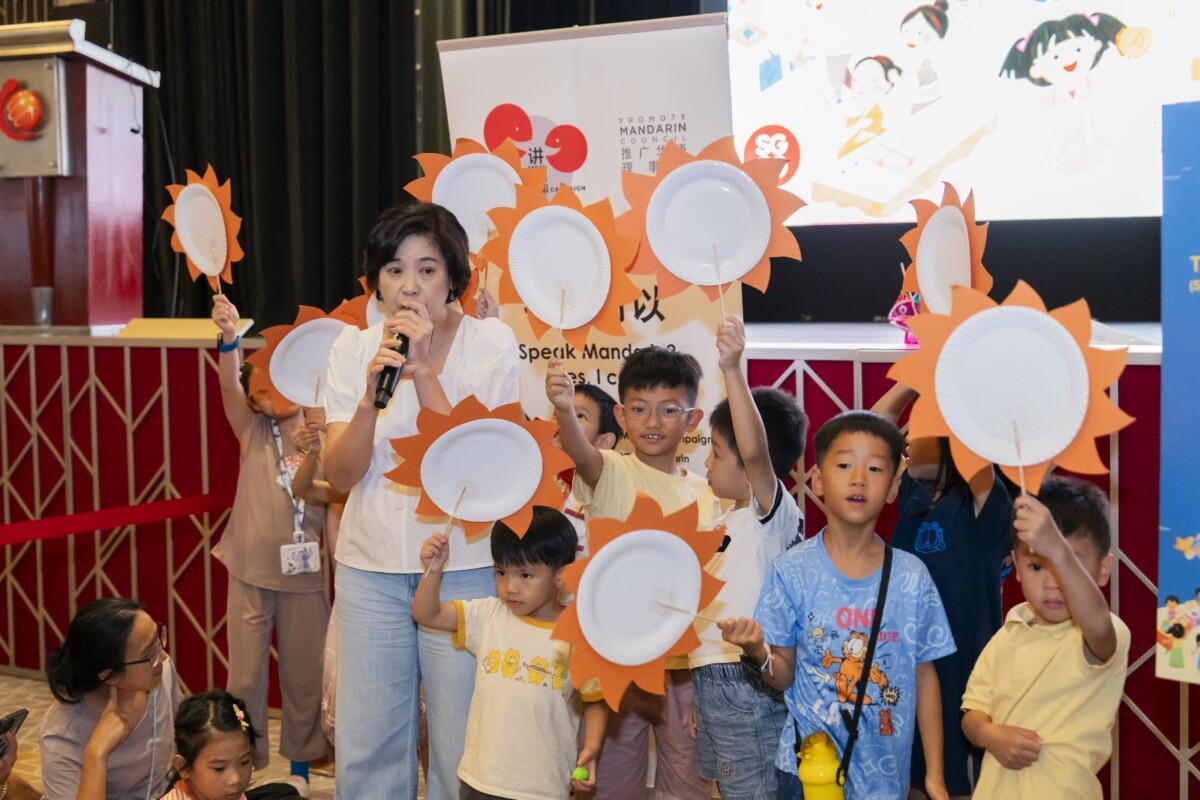 Lantern making and hanfu dress-up at Wan Qing Mid-Autumn Festival