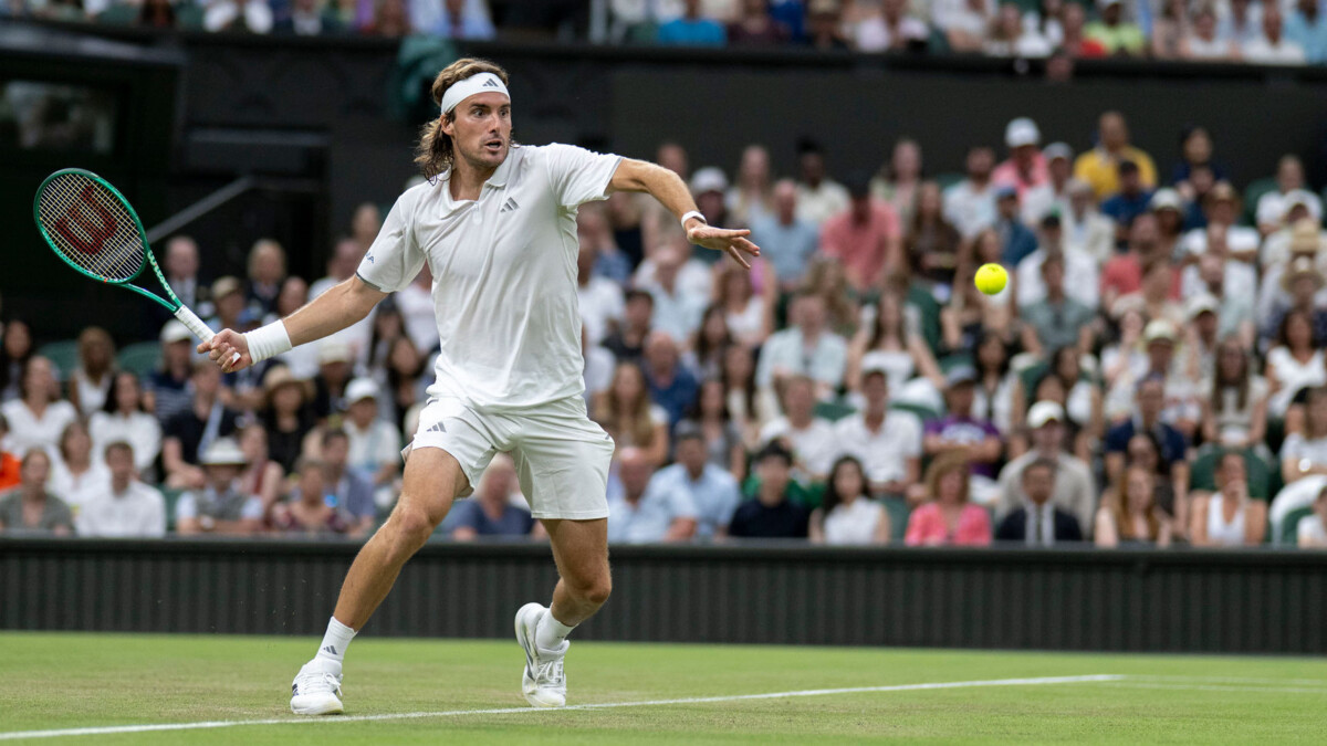 Djokovic and Tsitsipas on Centre Court at Wimbledon 2026