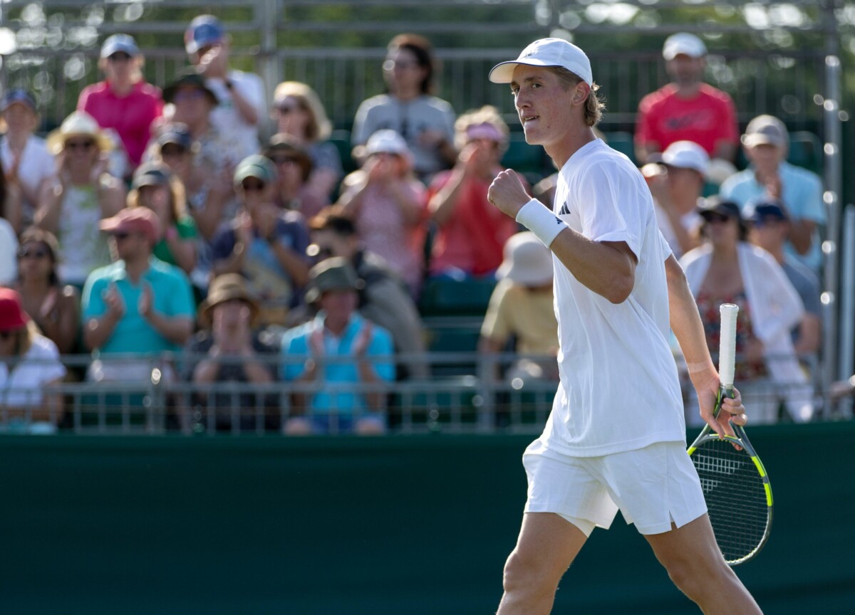 Wimbledon 2026 qualifying Henry Searle grass court action